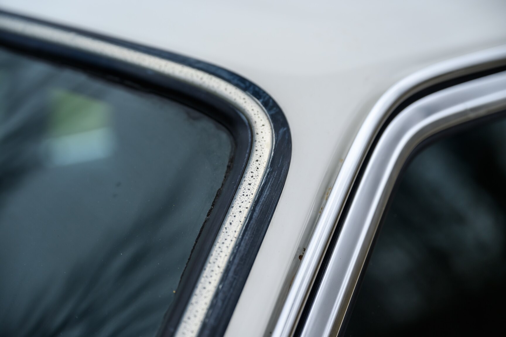 Exterior image of 1986 BMW 520i