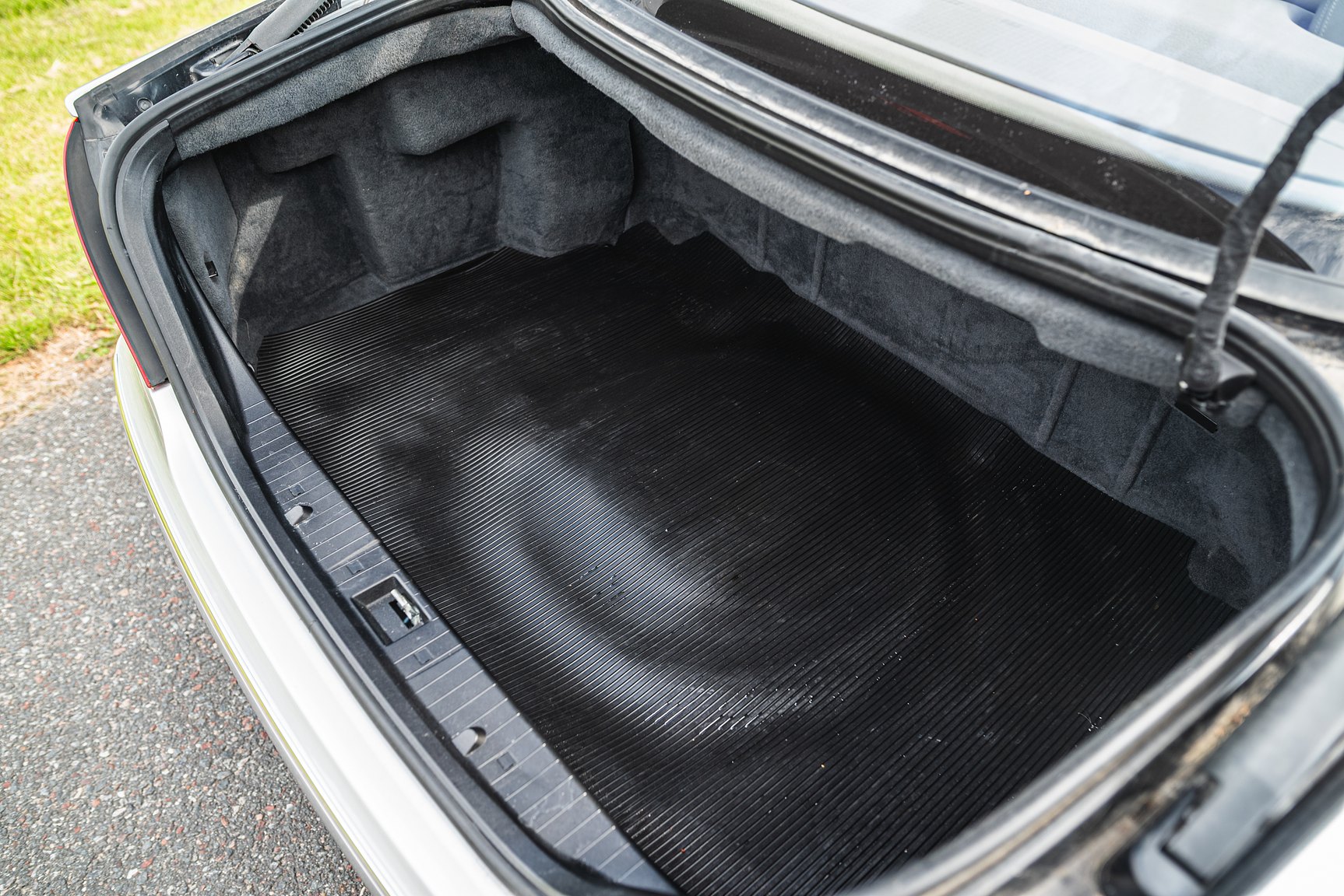 Interior image of 2000 Mercedes-Benz CL 500