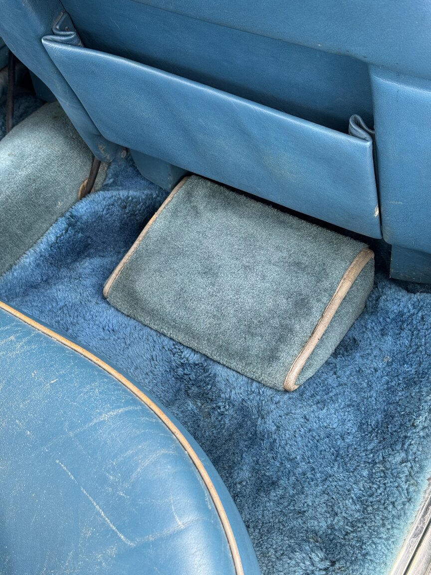 Interior image of 1976 Rolls-Royce Silver Shadow