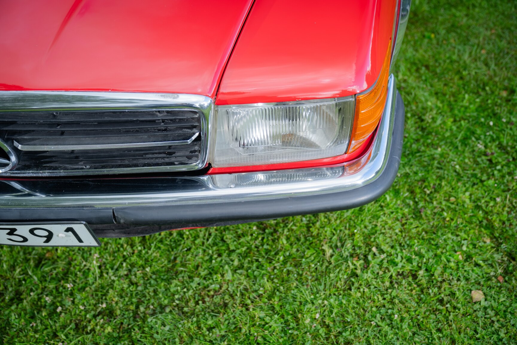 Exterior image of 1975 Mercedes-Benz 350 SLC