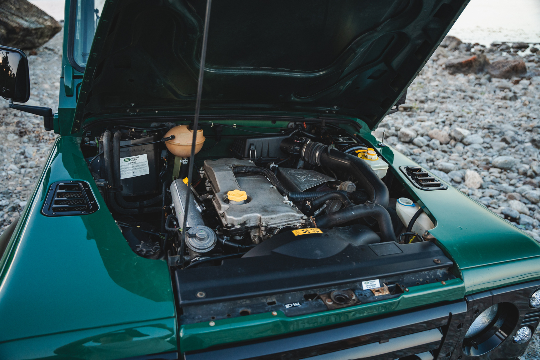 Image of 2003 Land Rover Defender TD5 90 Pickup (2) mechanics