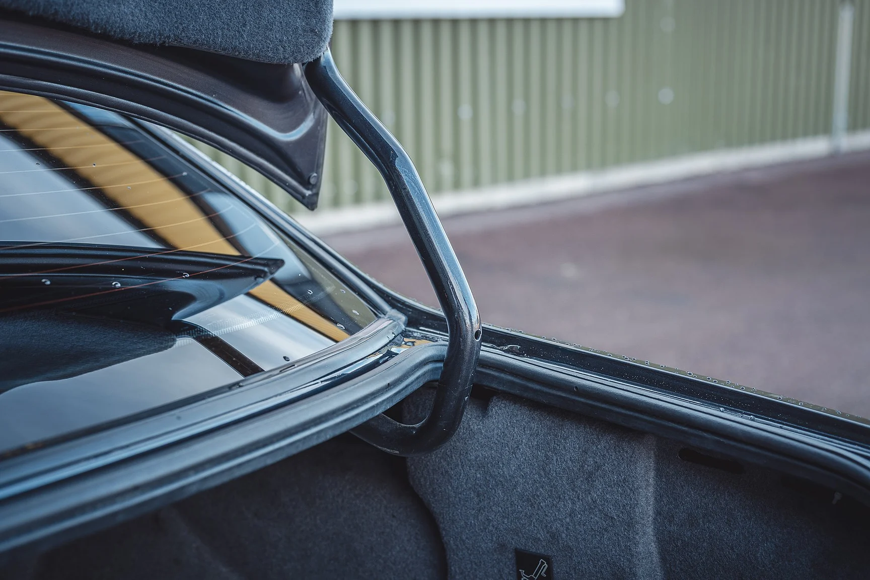 Interior image of 1992 BMW M5 3.8 (44)