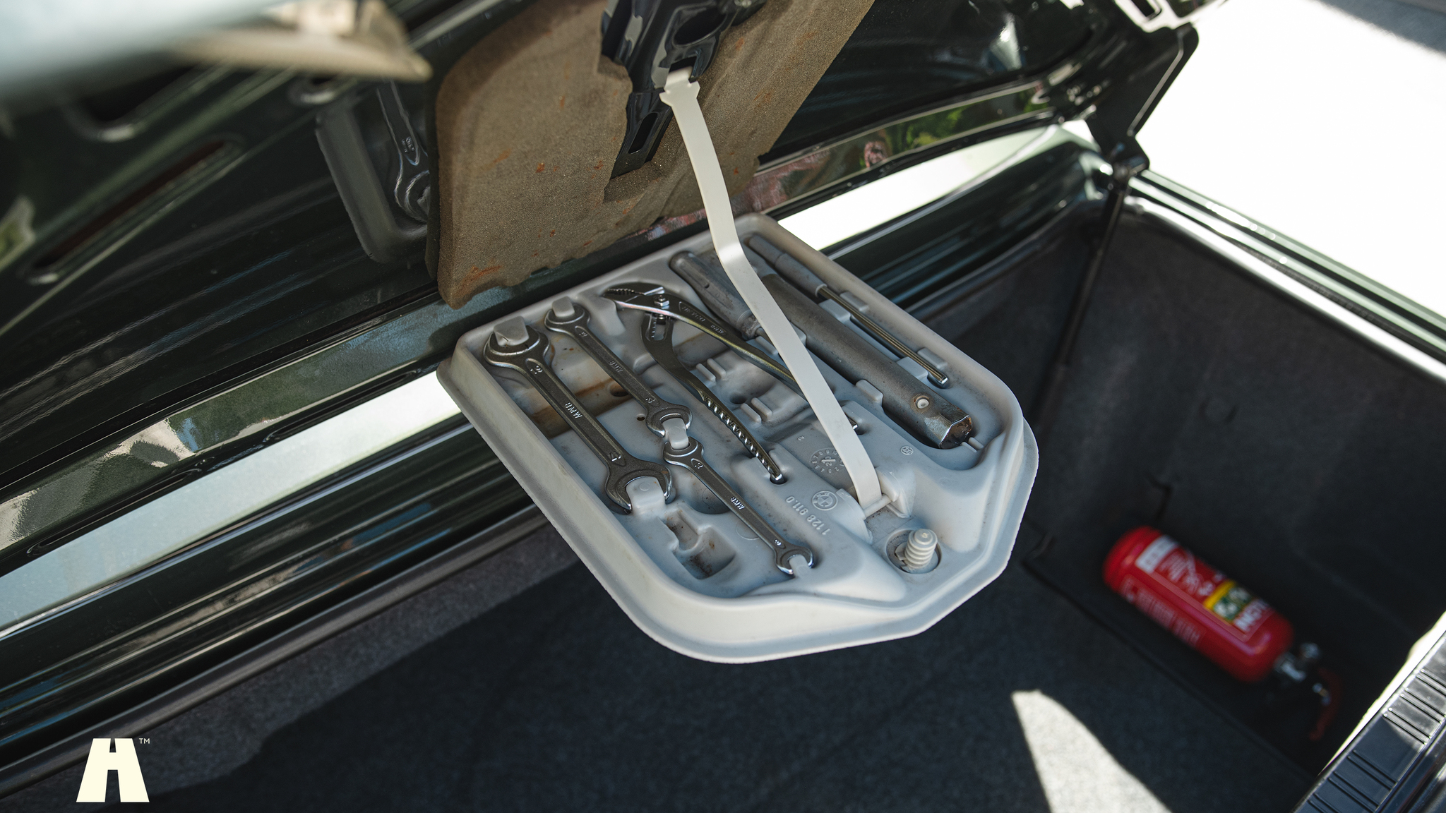 Interior image of 1990 BMW 320i Cabrio