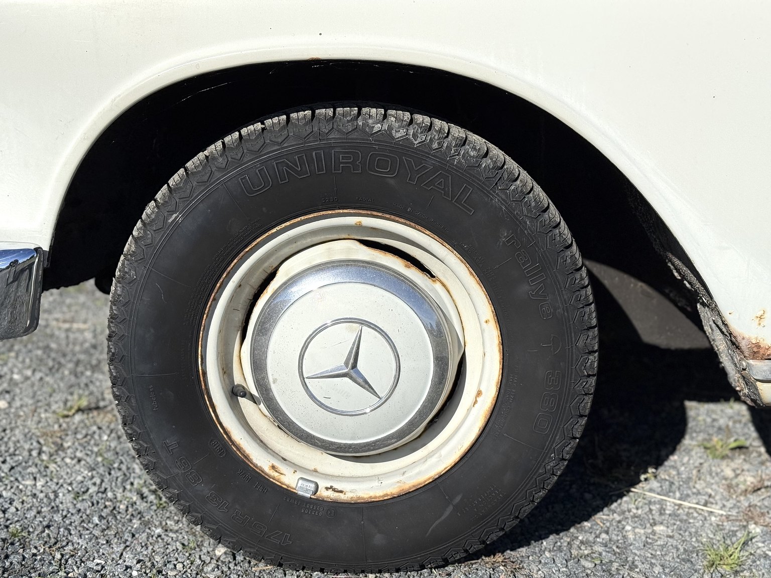 Exteriörbild på 1967 Mercedes-Benz 200