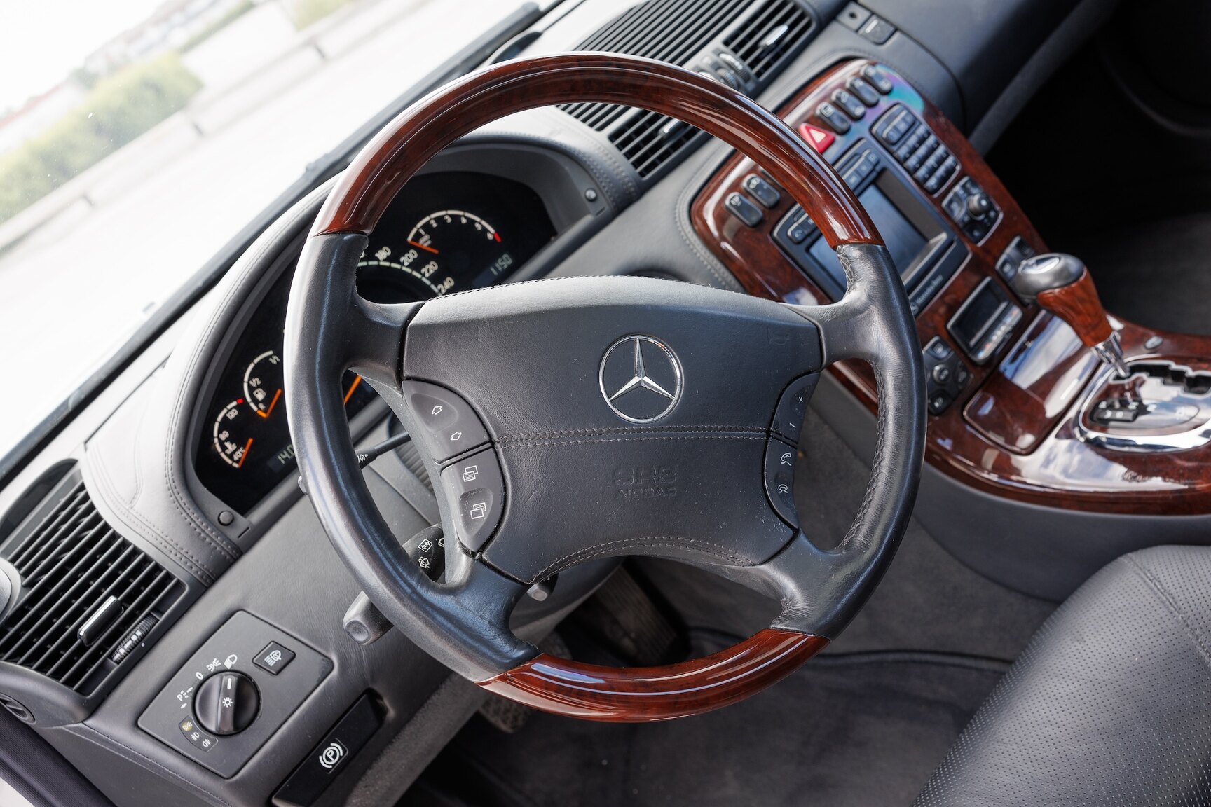 Interior image of 2000 Mercedes-Benz CL600