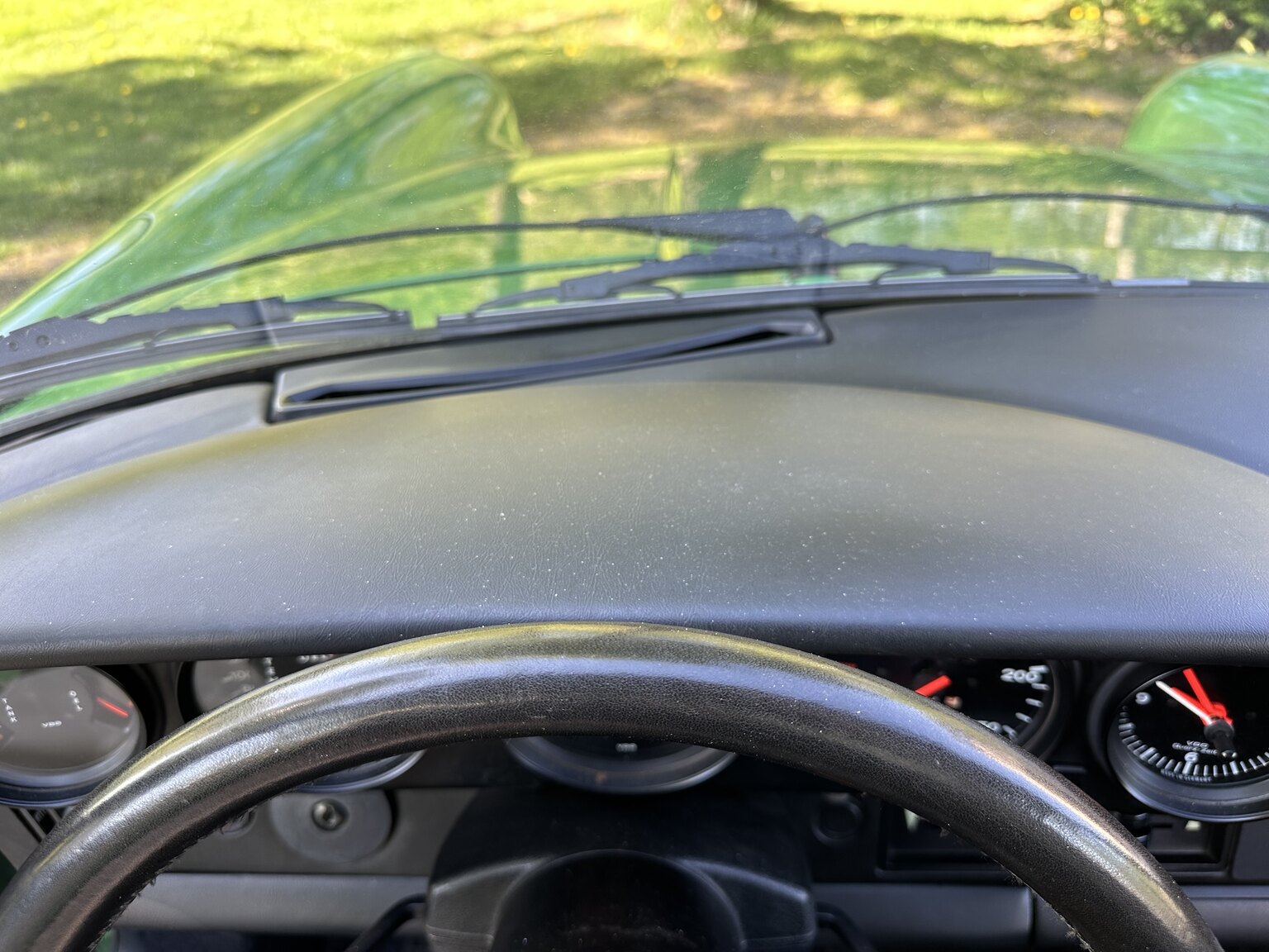 Interior image of 1975 Porsche 911