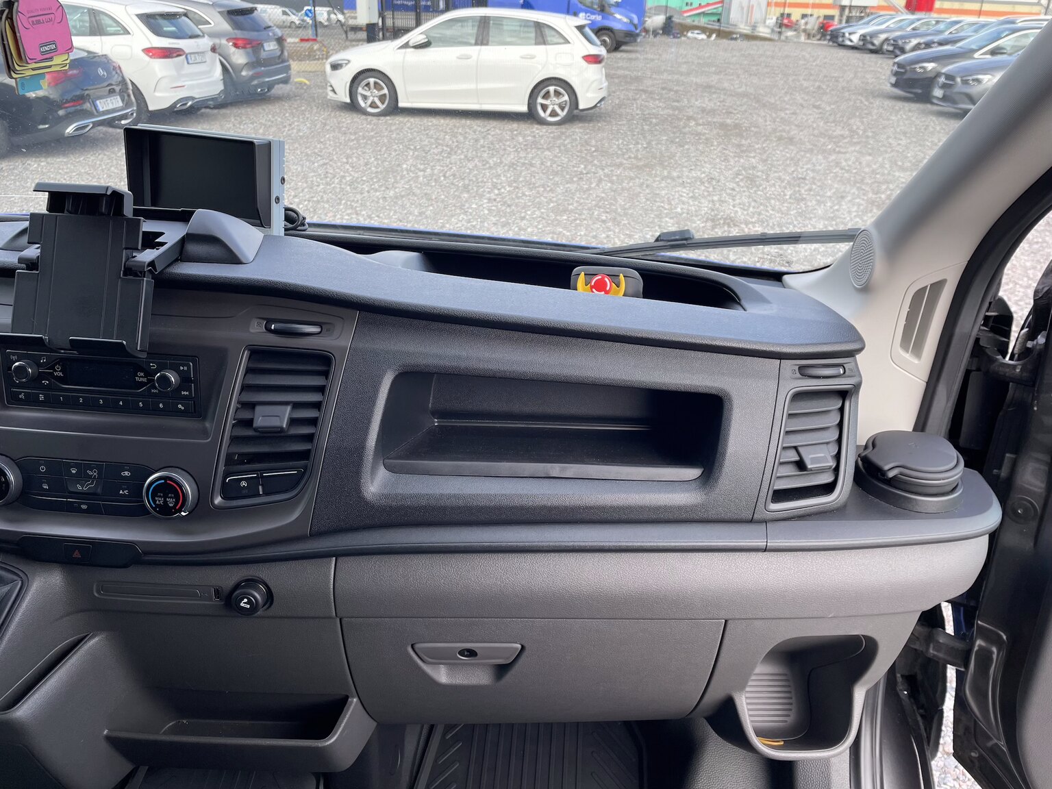 Interiörbild 2022 Ford Transit fordonstransport