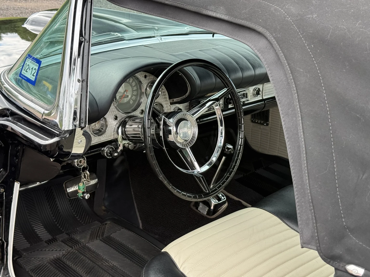 Innenraumfoto von 1957 Ford Thunderbird (2)