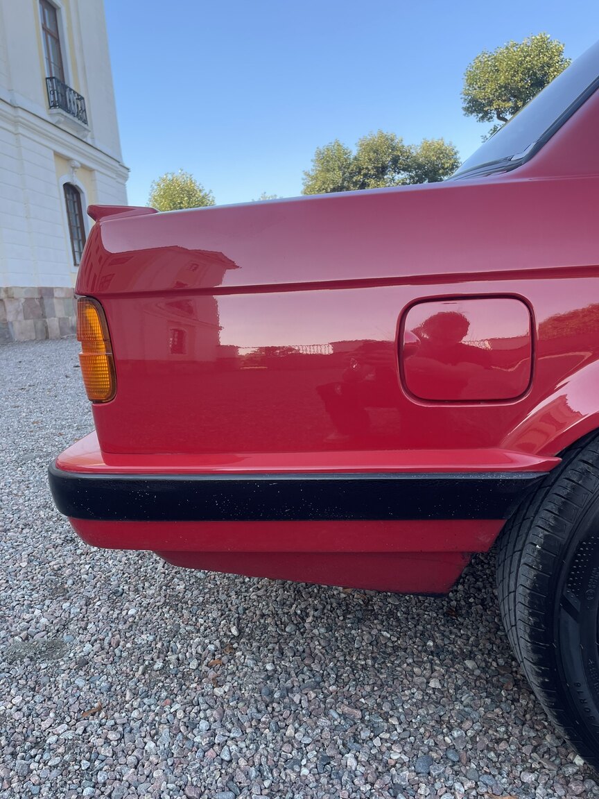 Exteriörbild på 1987 BMW 320i