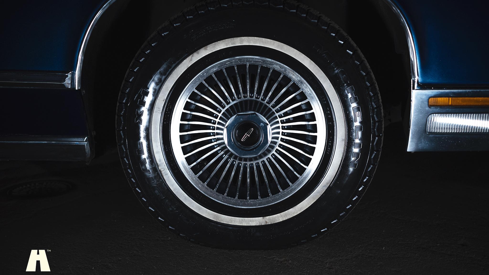 Exteriörbild på 1979 Lincoln Continental (11)