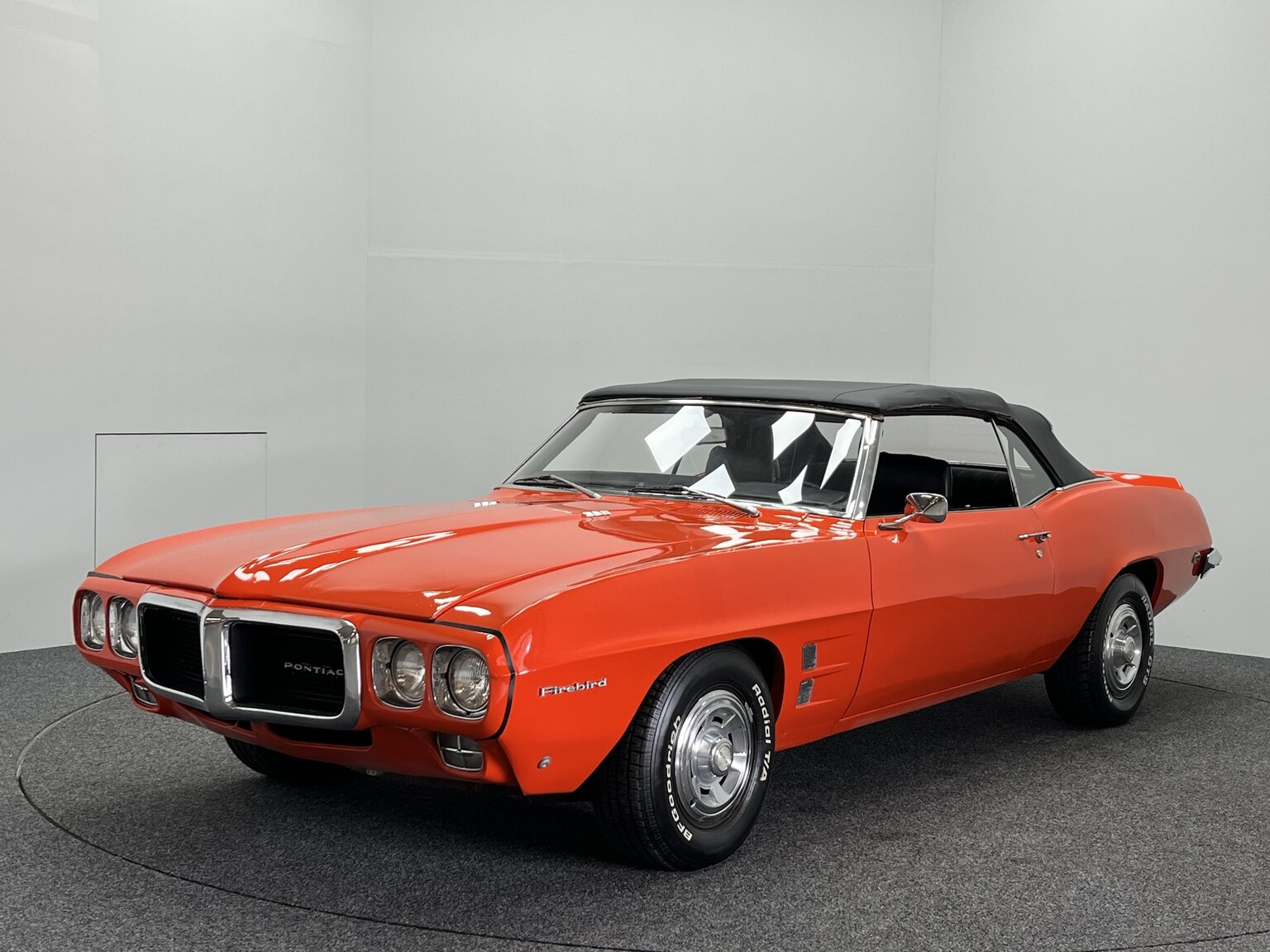 Exteriörbild på 1969 Pontiac Firebird