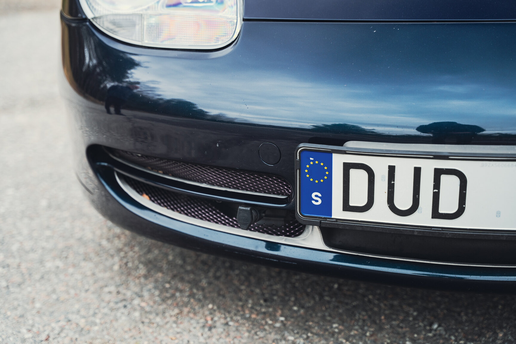 Exterior image of 1999 Porsche 911 Carrera 4