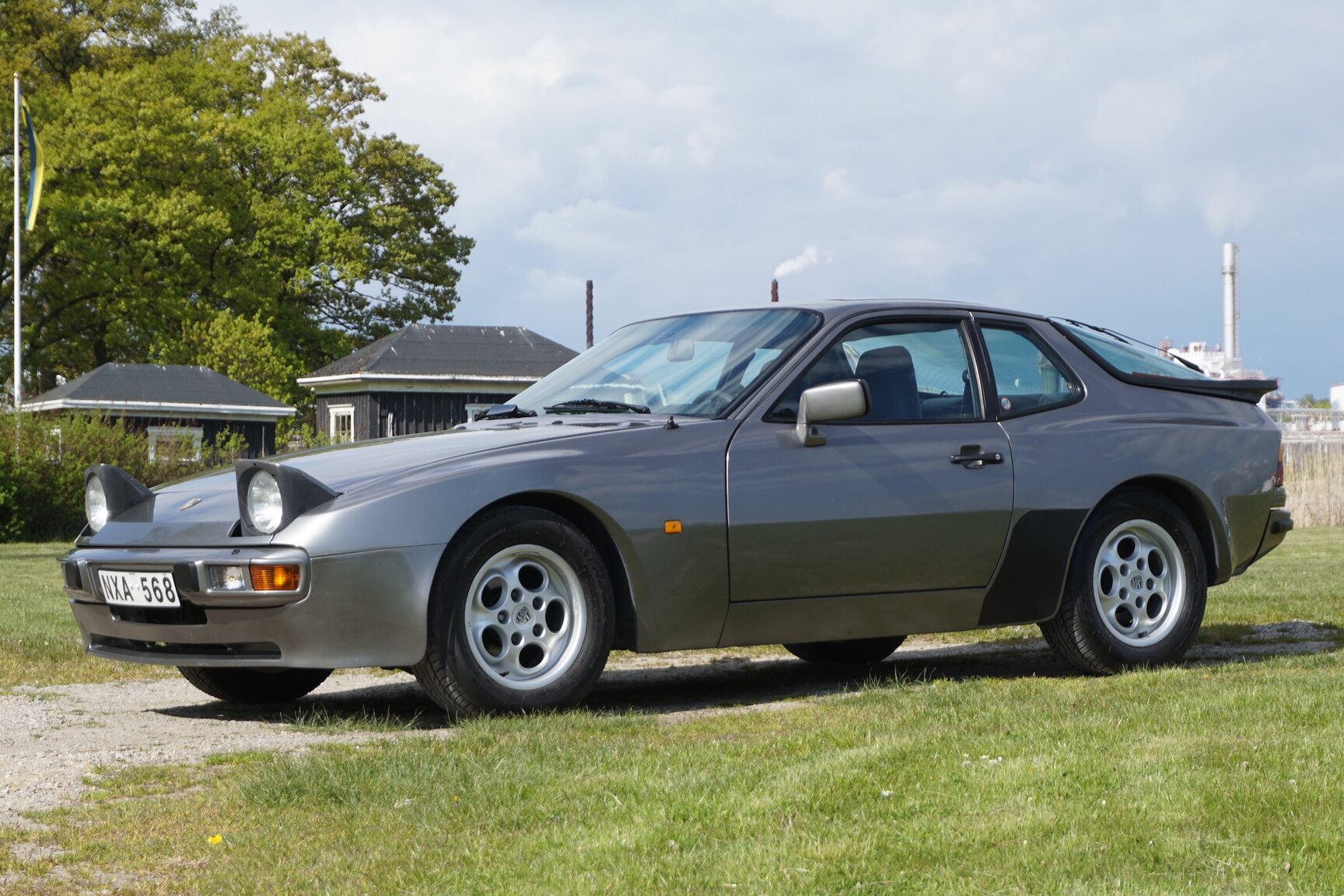 Exterior image of 1985 Porsche 944 "NO RESERVE AUCTION"