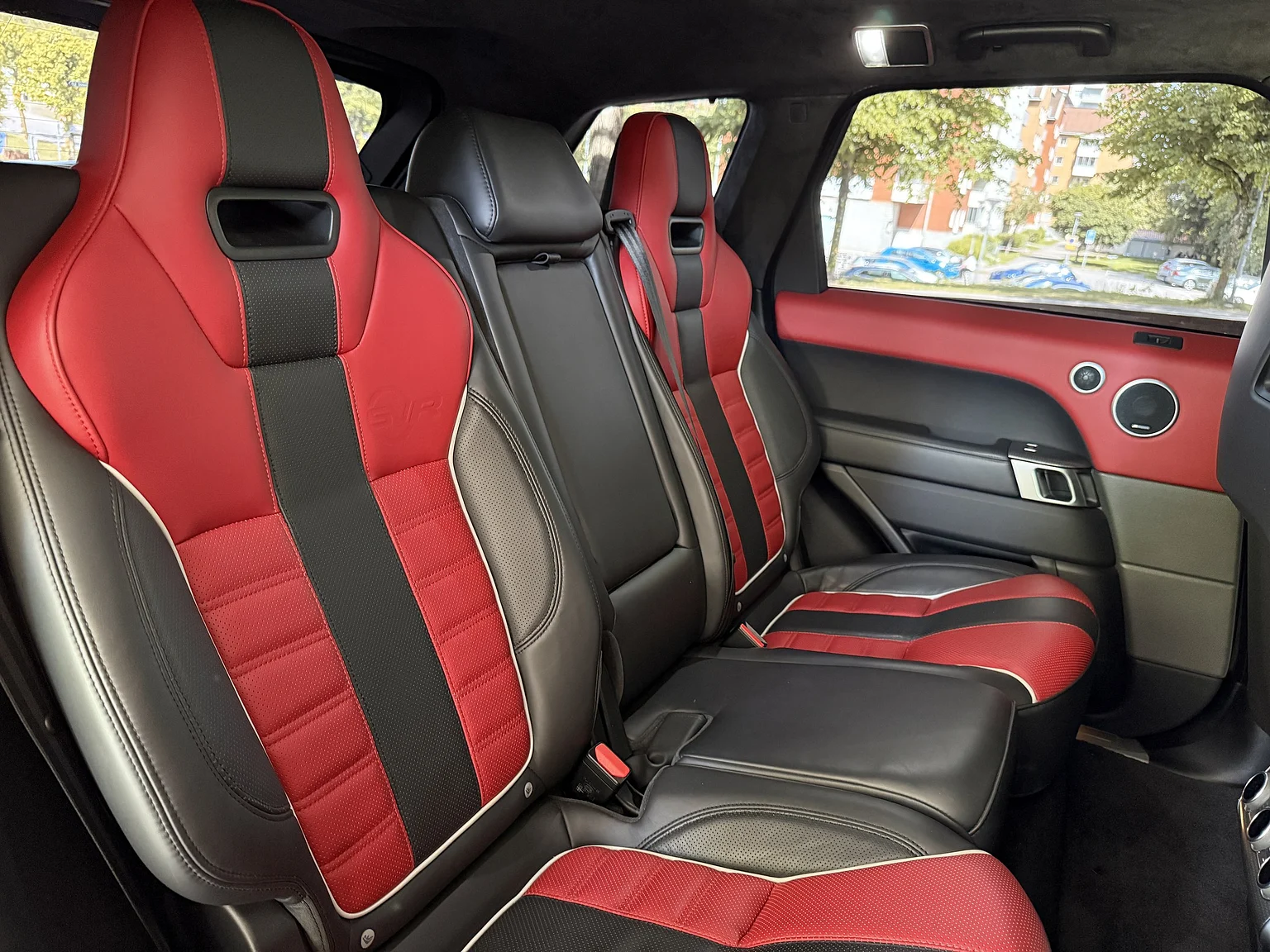 Interiörbild 2017 Range Rover Sport SVR (58)