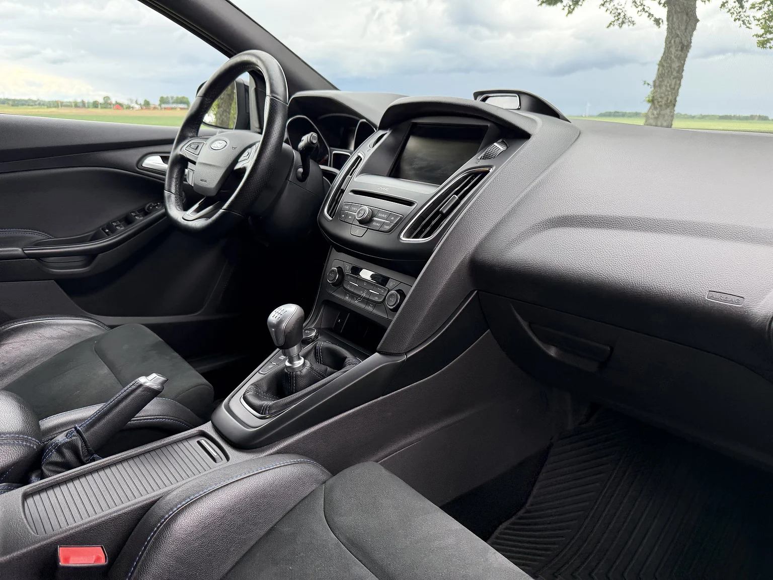 Interior image of 2016 Ford Focus RS (64)