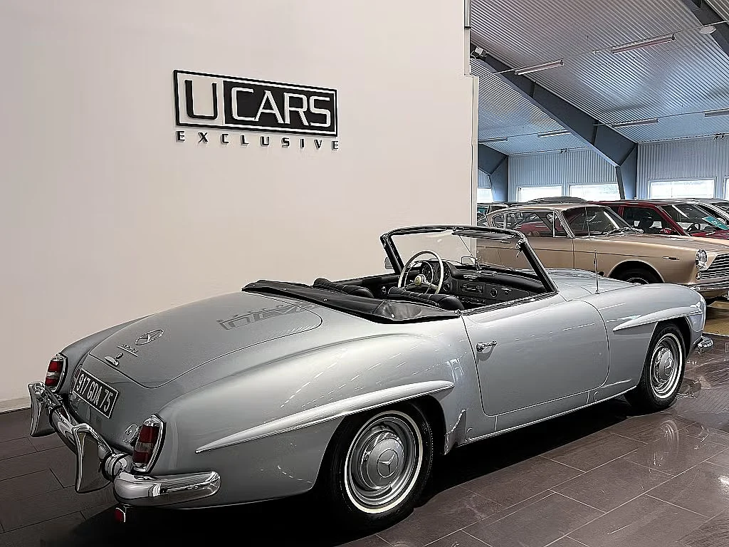 Exteriörbild på 1960 Mercedes 190 SL (3)
