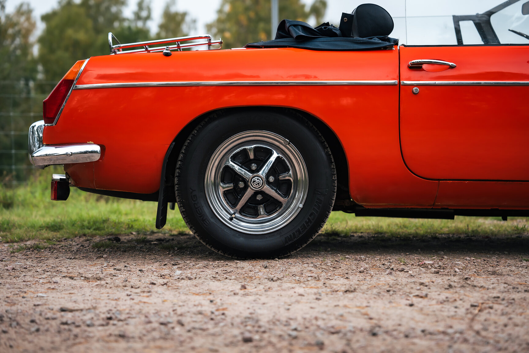 Exterior image of 1973 MG MGB Roadster (33)