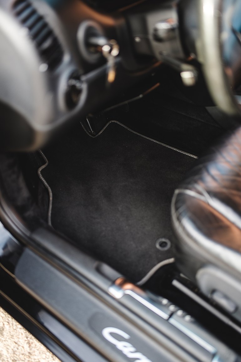 Interior image of 1998 Porsche 996 Carrera 