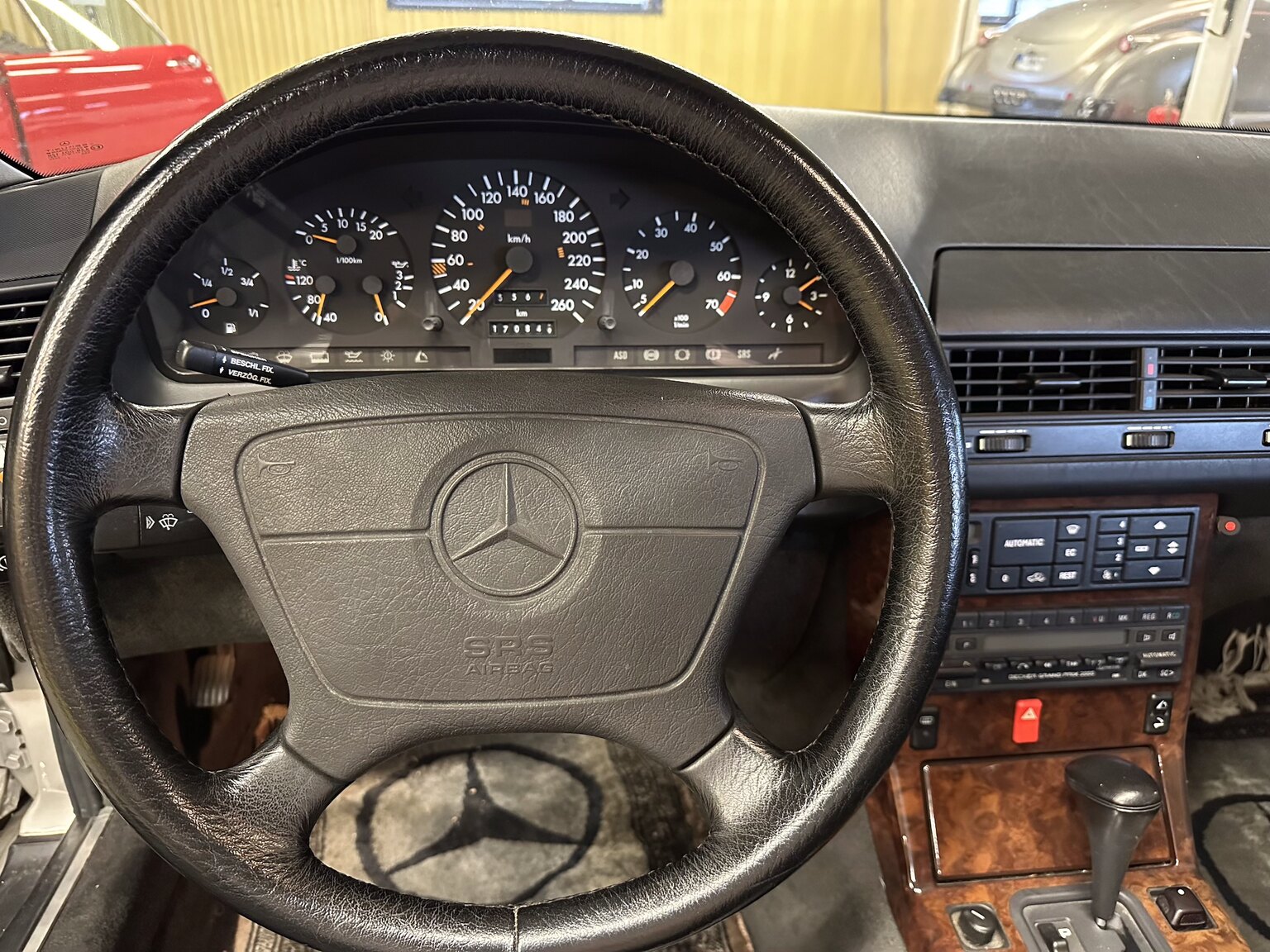 Innenraumfoto von 1993 Mercedes-Benz SL 320