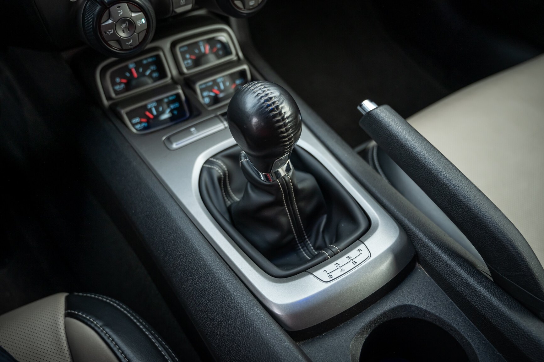 Innenraumfoto von 2010 Chevrolet Camaro SS (31)