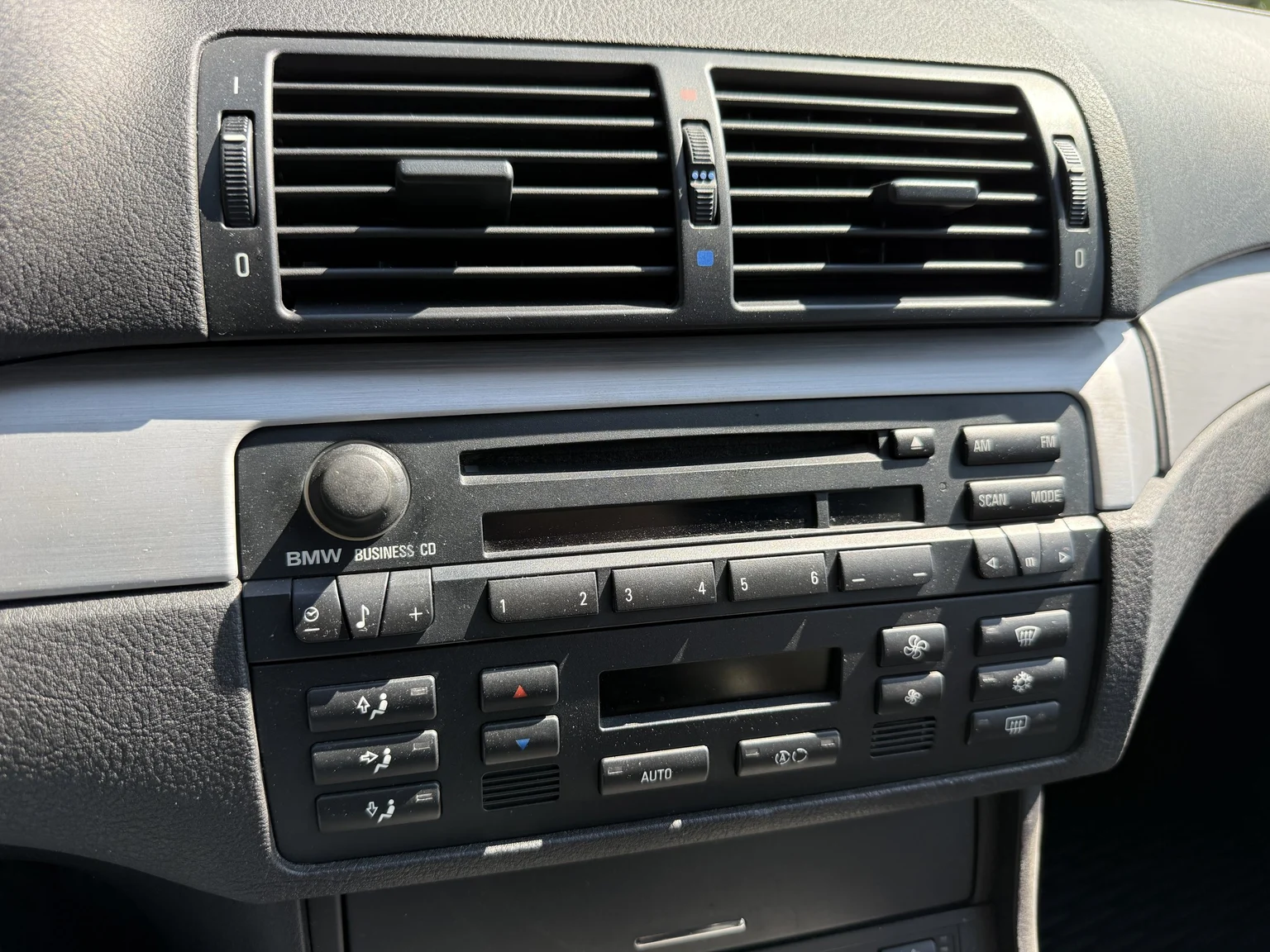 Interior image of 2004 BMW M3 Coupé (51)