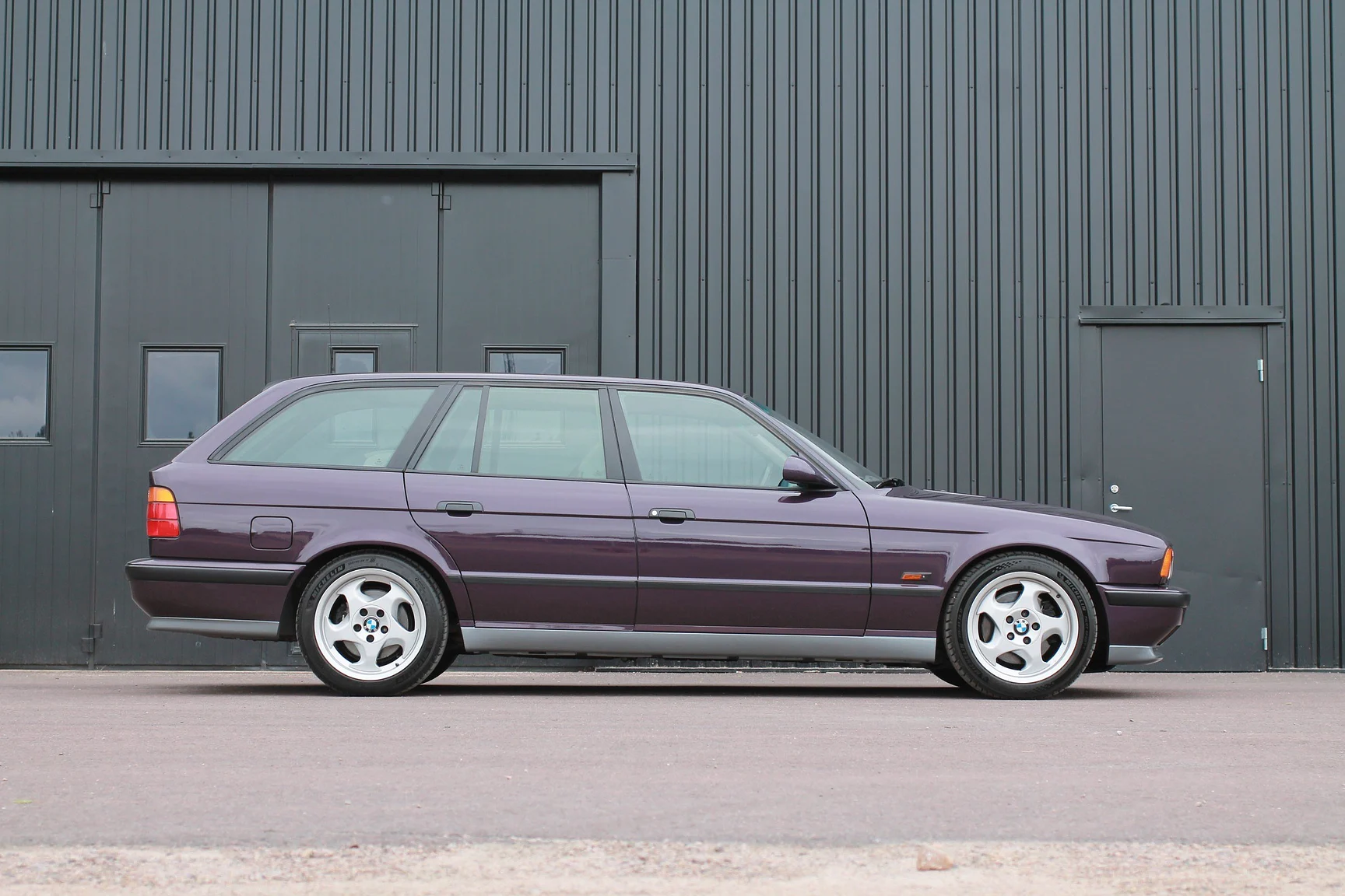 Exteriörbild på 1993 BMW M5 Touring 3.8 Manual (103)