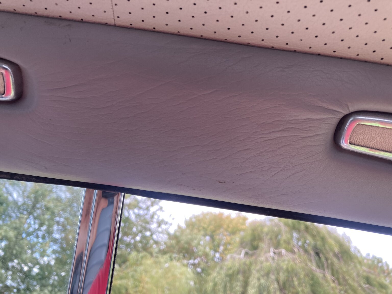 Interior image of 1973 Mercedes-Benz 450 SLC (26)