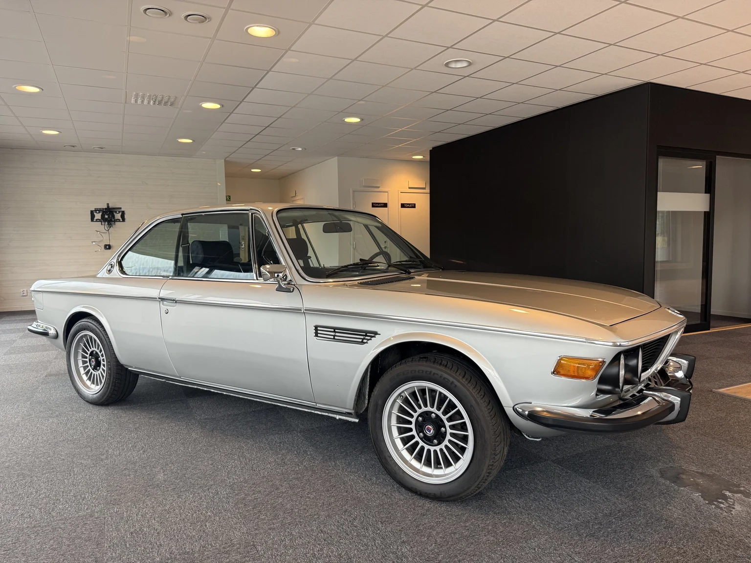 Exterior image of 1972 BMW E9 3.0 CSI (9)