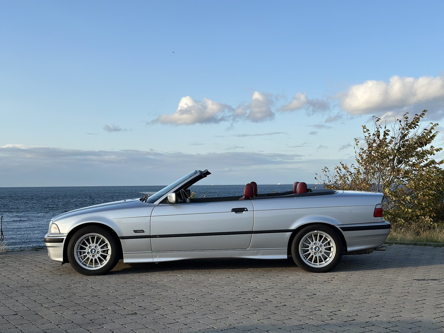 Aussenfoto 1993 BMW 325i Convertible