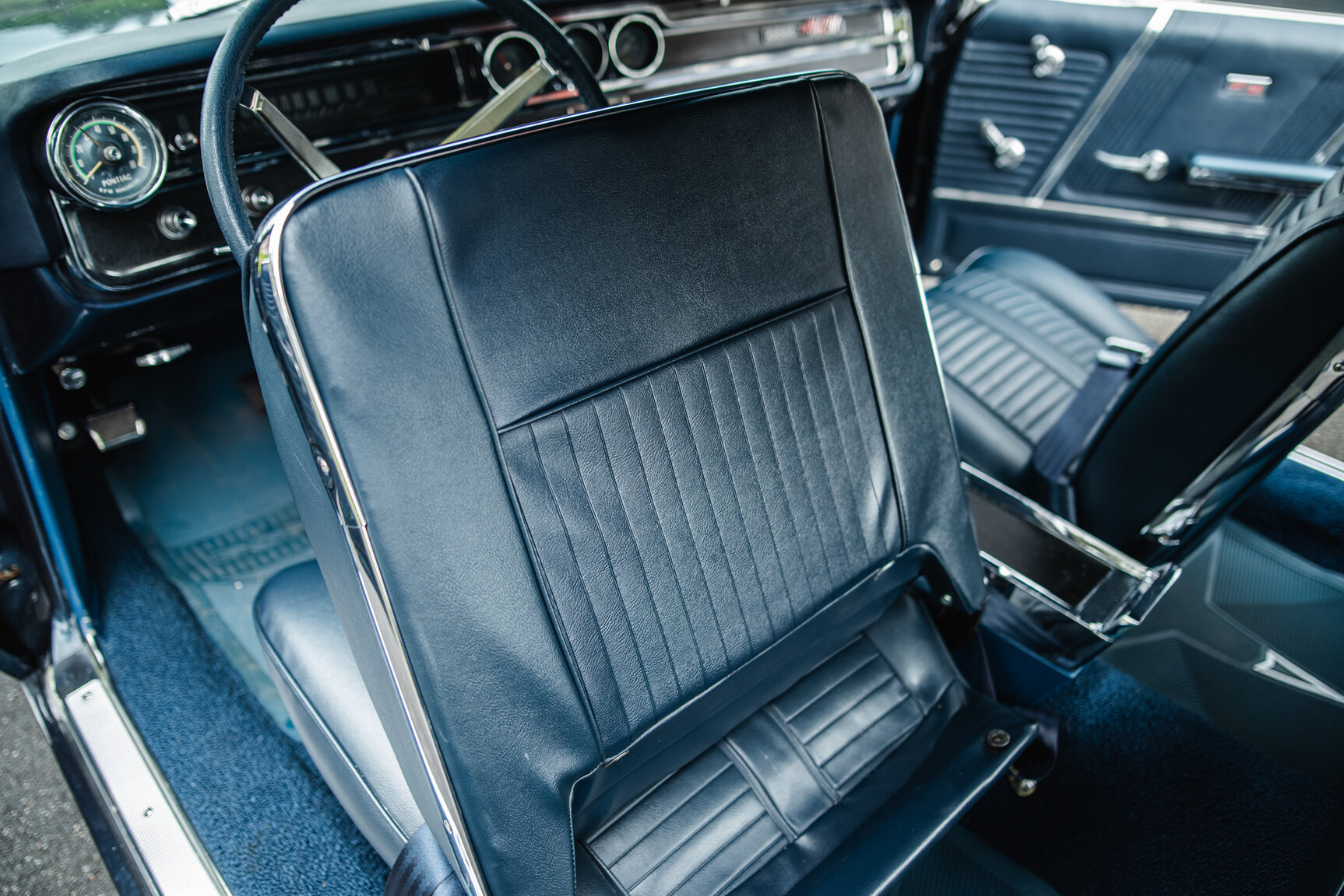 Interior image of 1965 Pontiac Catalina 421 Tripower-Pack 2+2