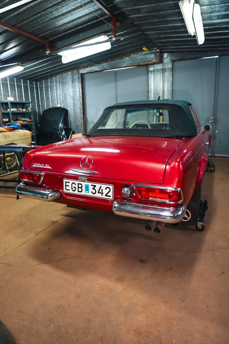 Exteriörbild på 1966 Mercedes-Benz 230 SL 