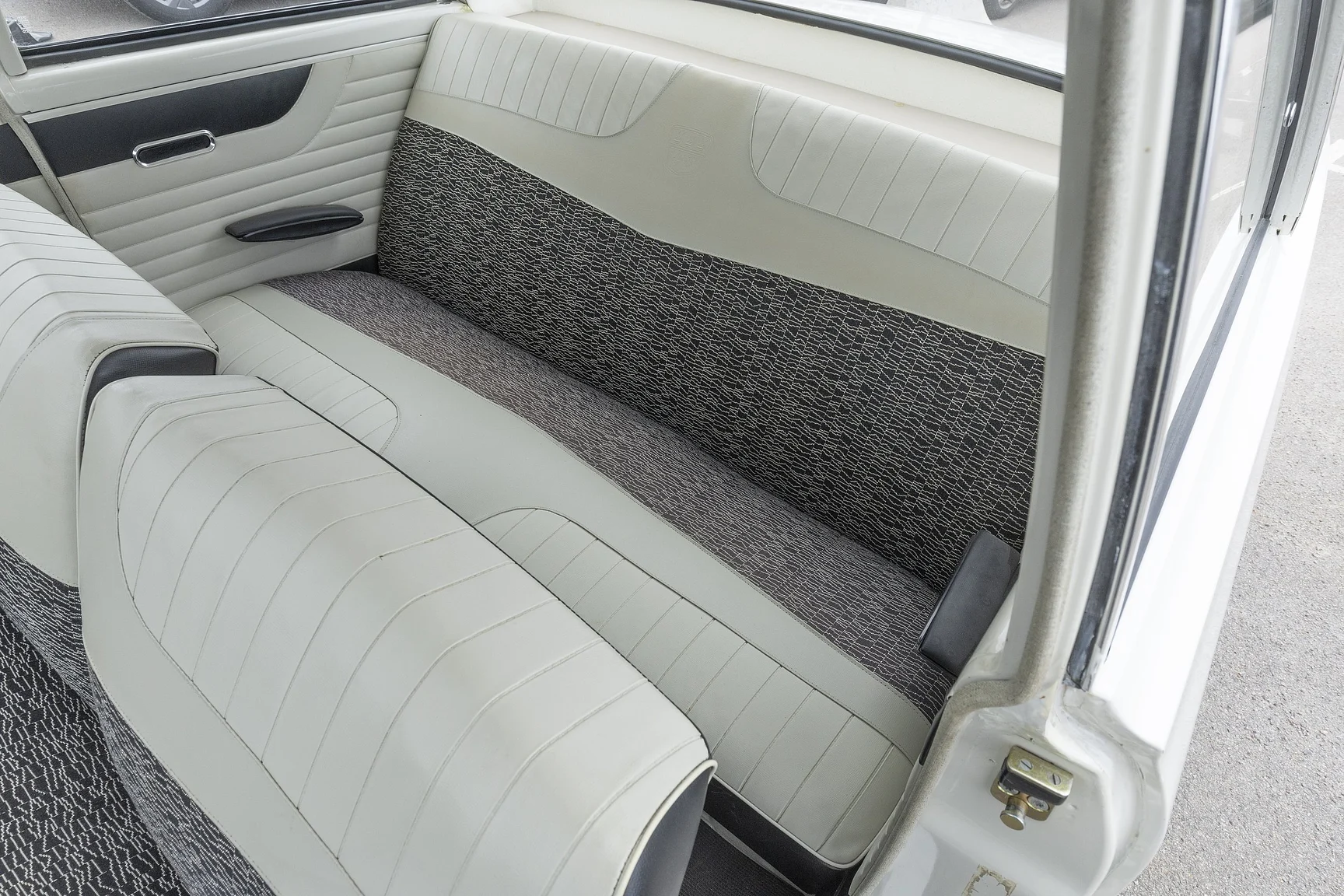 Innenraumfoto von 1964 Ford Taunus 17M RS - NO RESERVE (11)