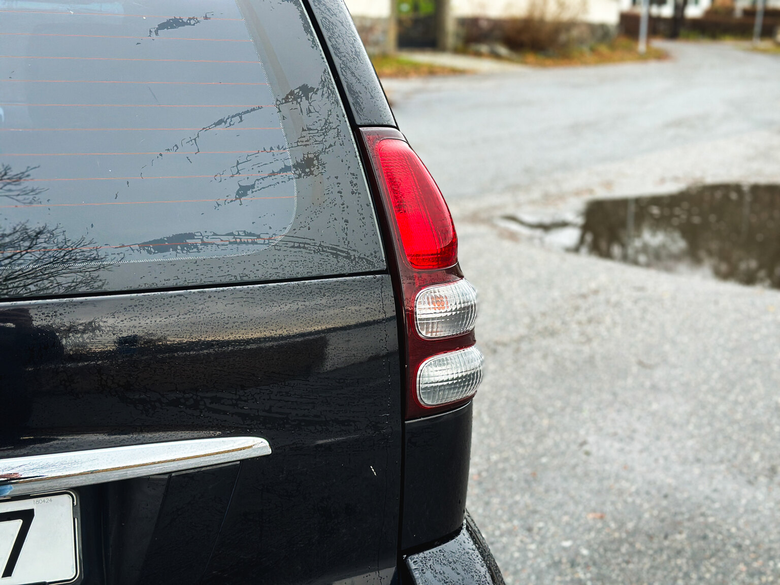 Exterior image of 2004 Toyota Land Cruiser