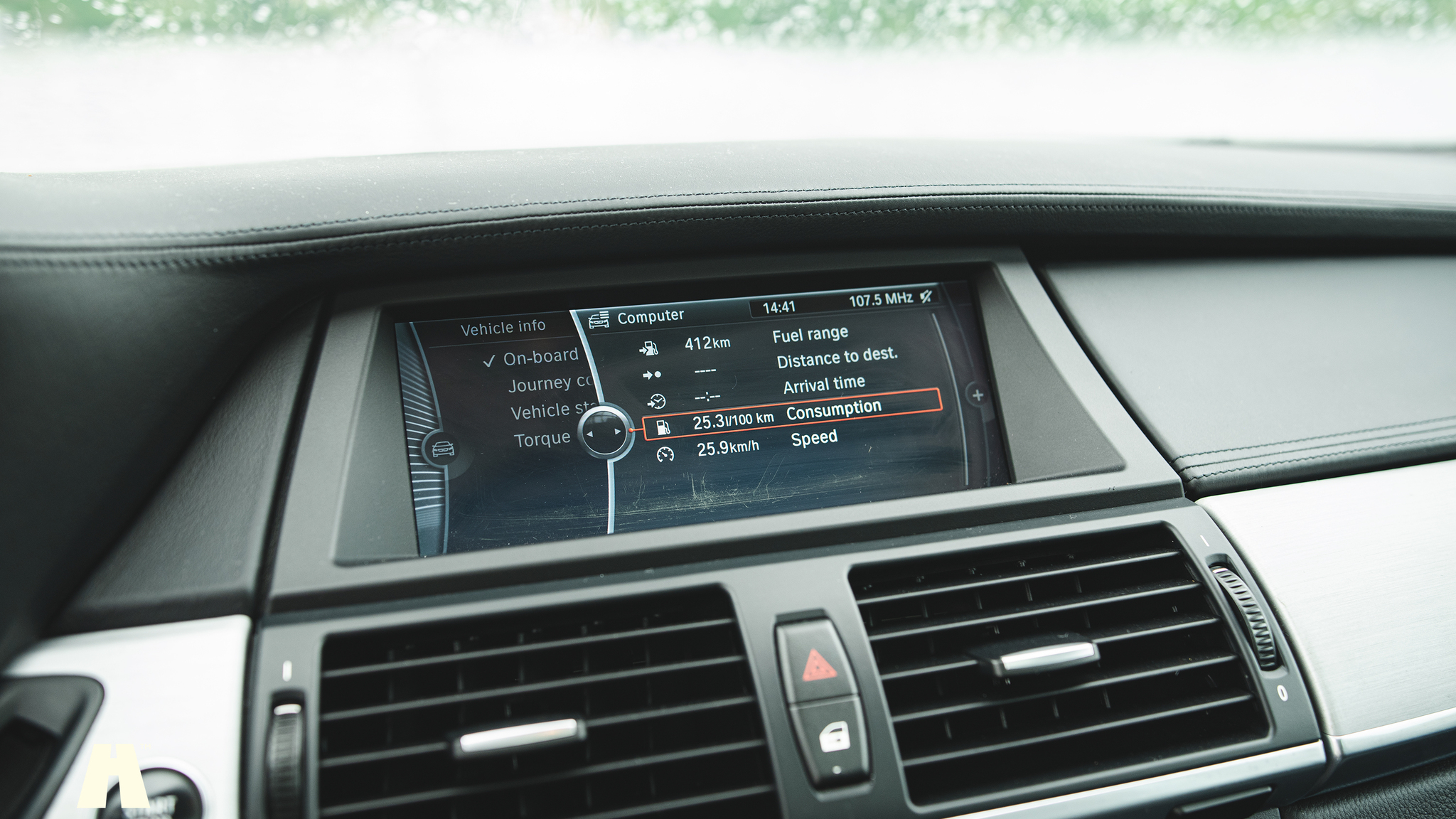 Innenraumfoto von 2010 BMW X6 M Ferrita 555HK (21)