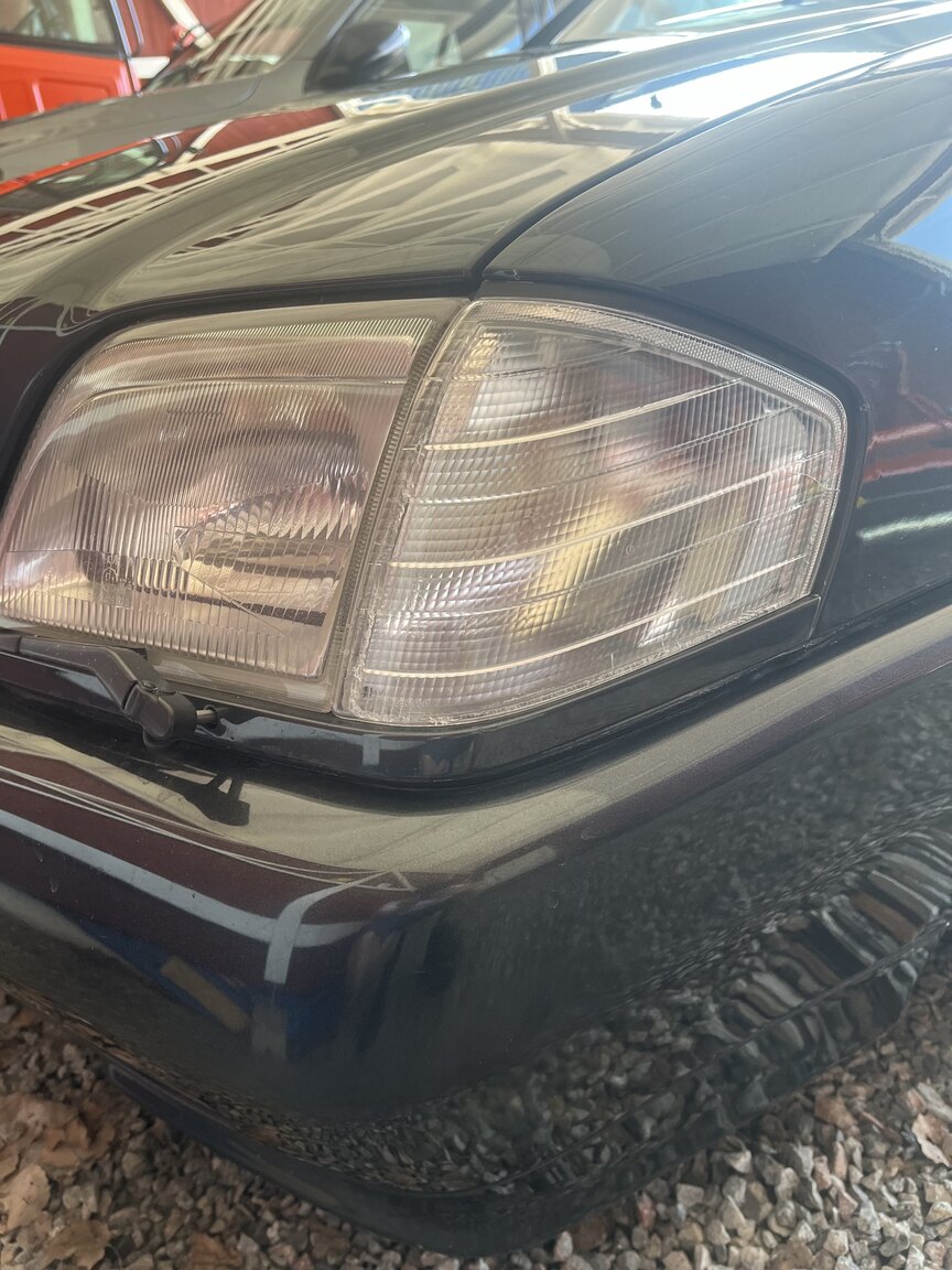 Exterior image of 1992 Mercedes-Benz SL 500