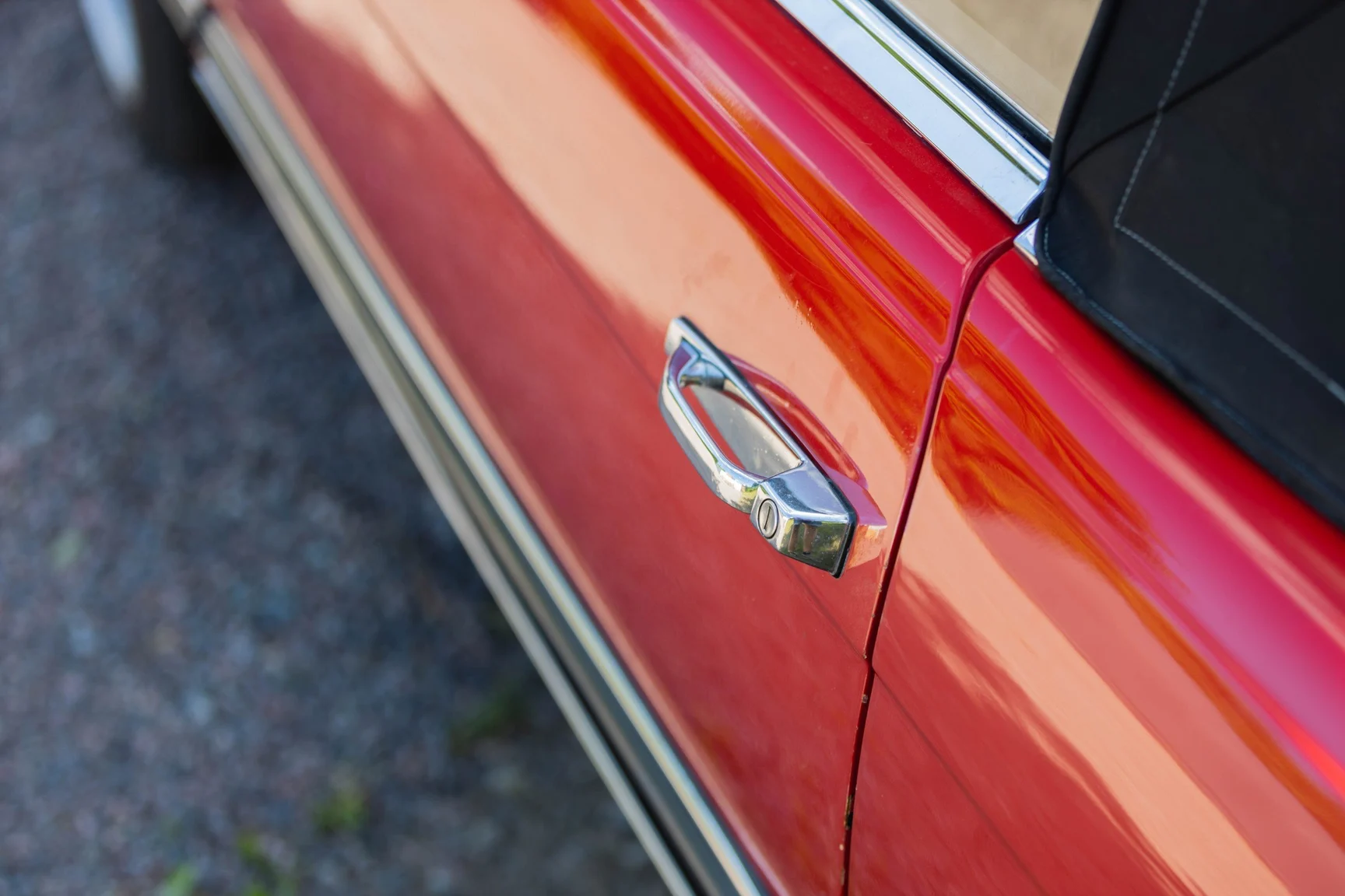 Exteriörbild på 1975 Mercedes-Benz 280 SL (32)