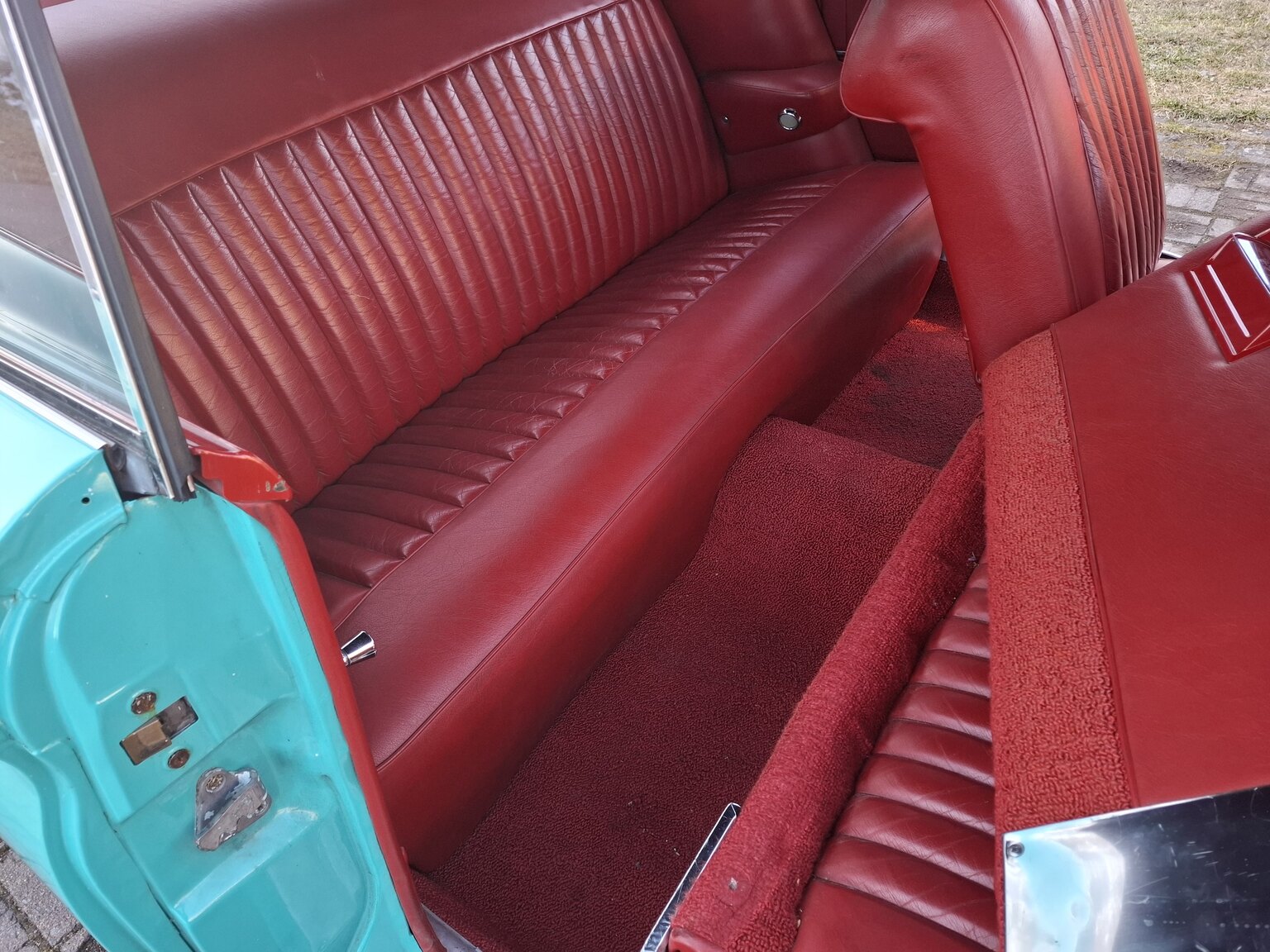 Interior image of 1961 Chrysler Newport Cabriolet
