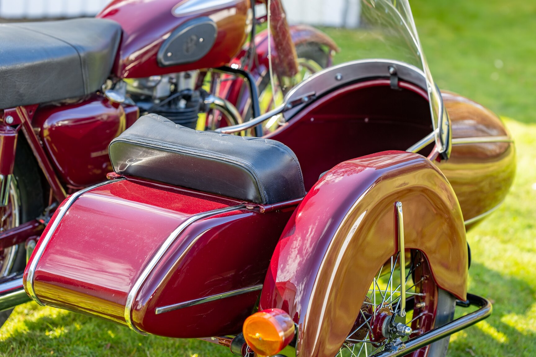 Exteriörbild på 1954 Ariel FH 650 Huntsmaster Twin