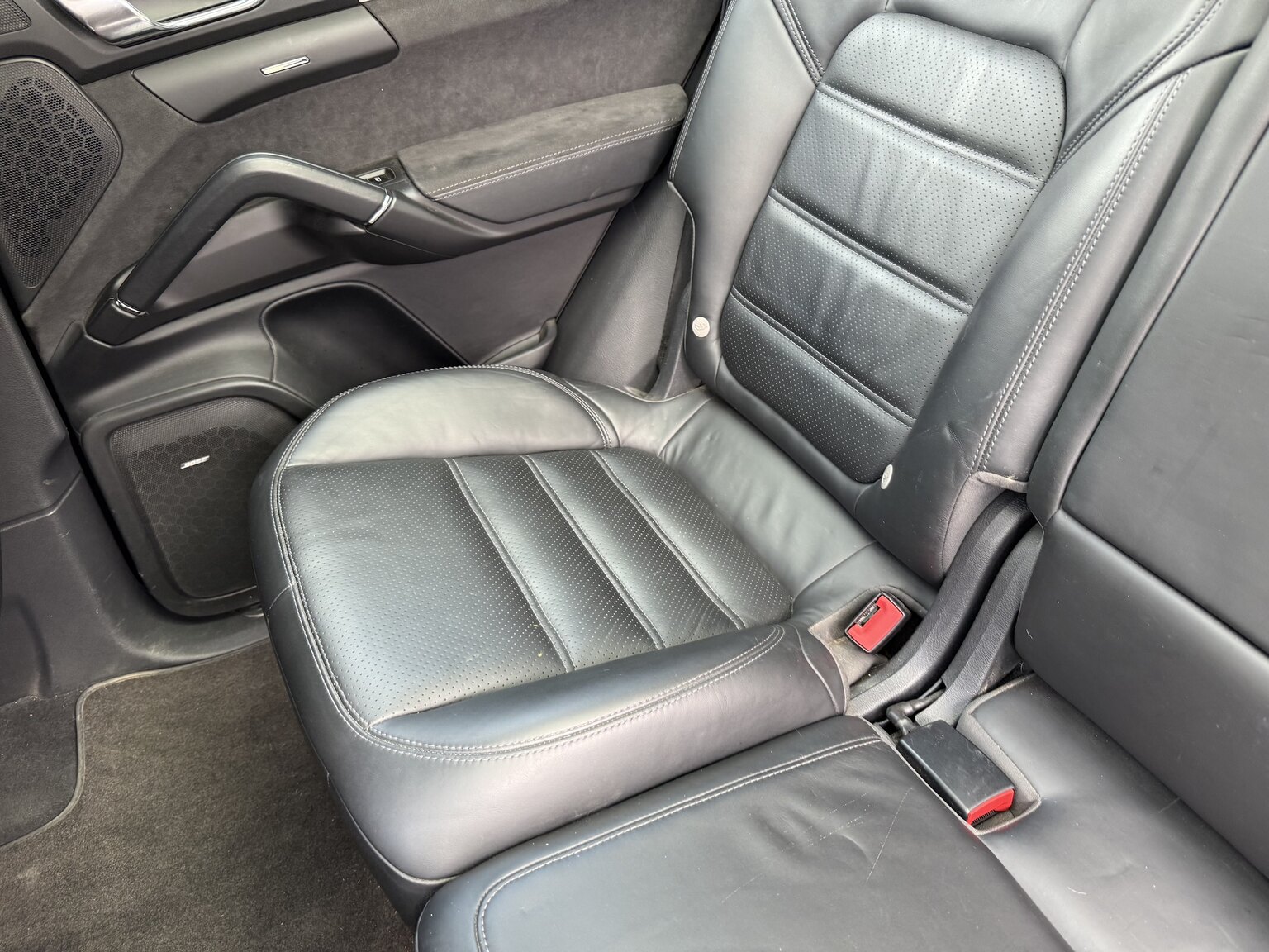 Interior image of 2013 Porsche Cayenne GTS