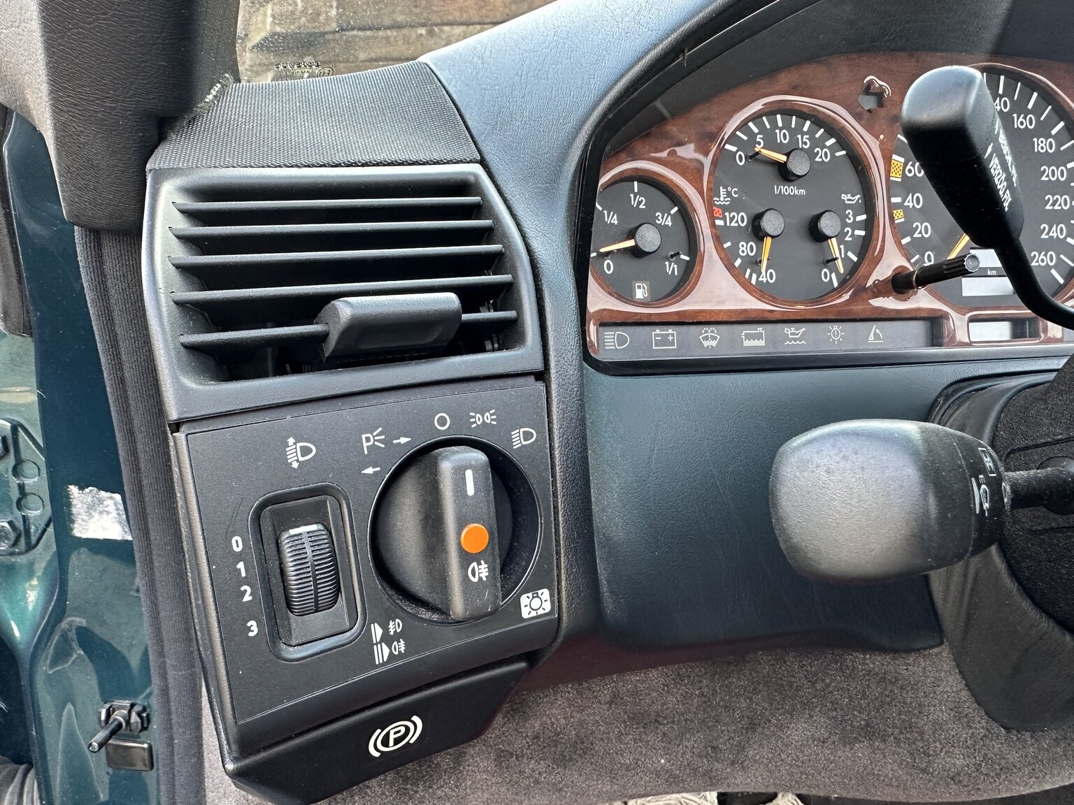 Innenraumfoto von 1995 Mercedes-Benz SL 500 (17)