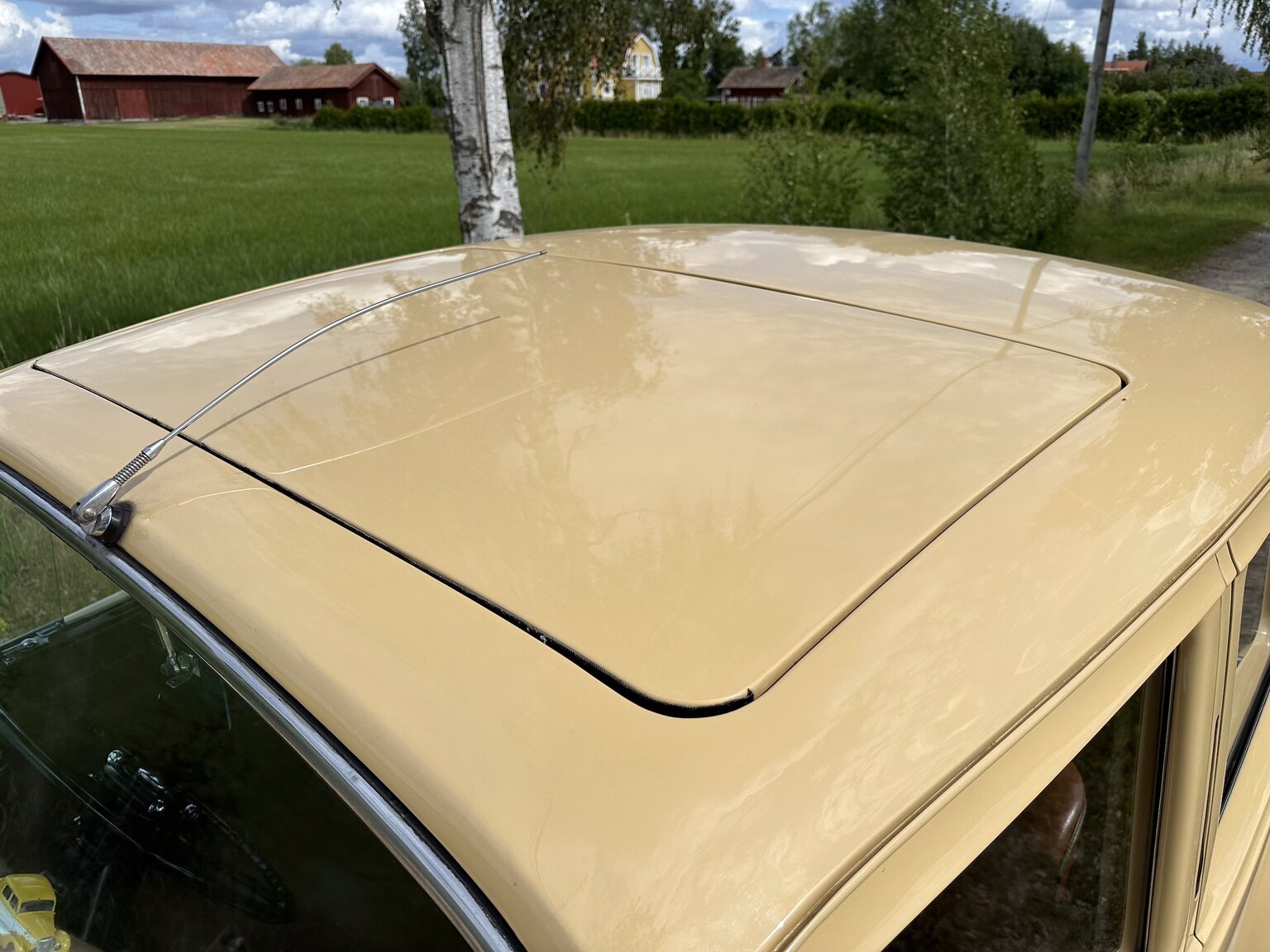 Exterior image of 1947 Bentley Mark IV Sport Saloon