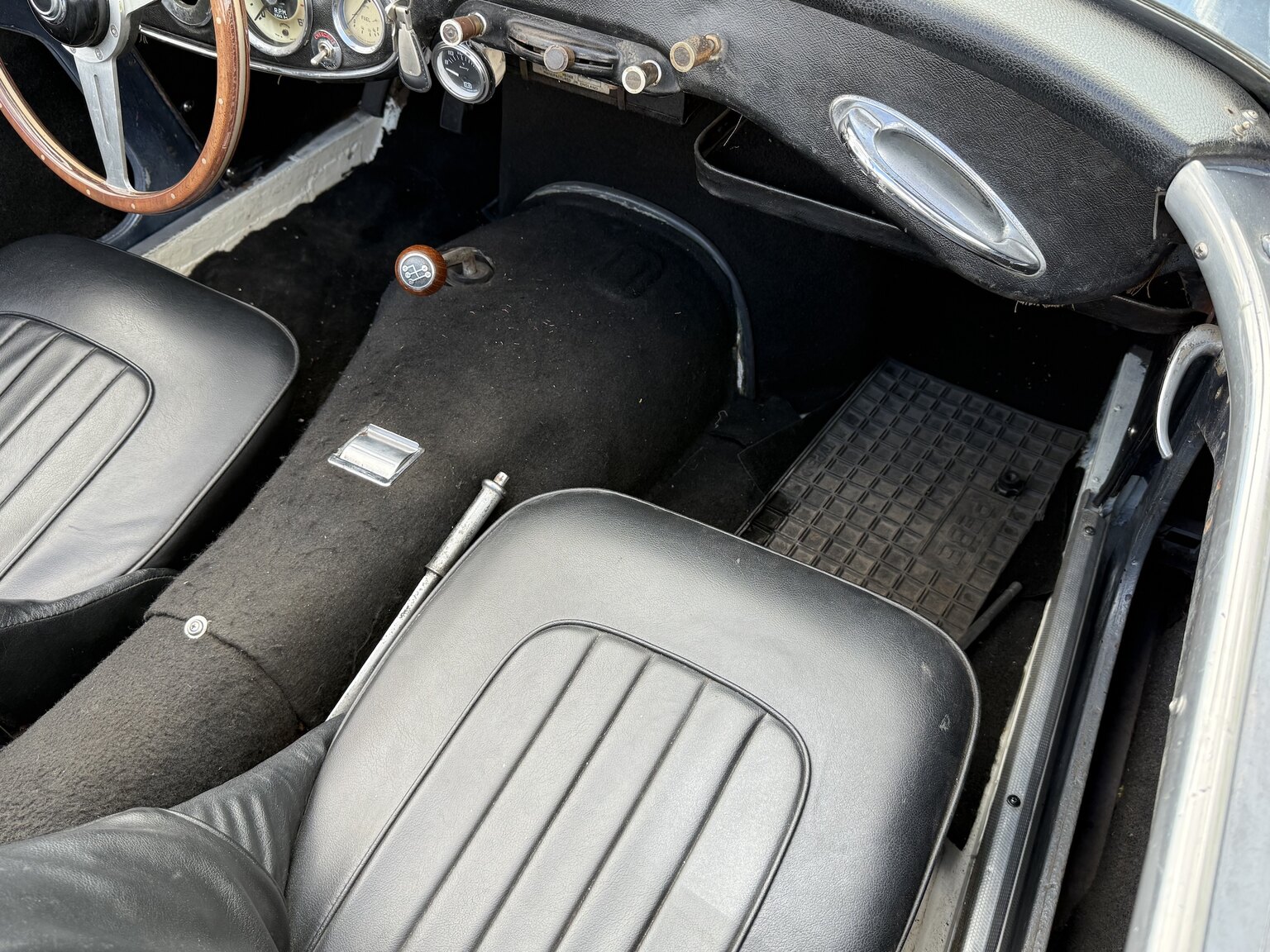 Interior image of 1958 Austin-Healey 100-6