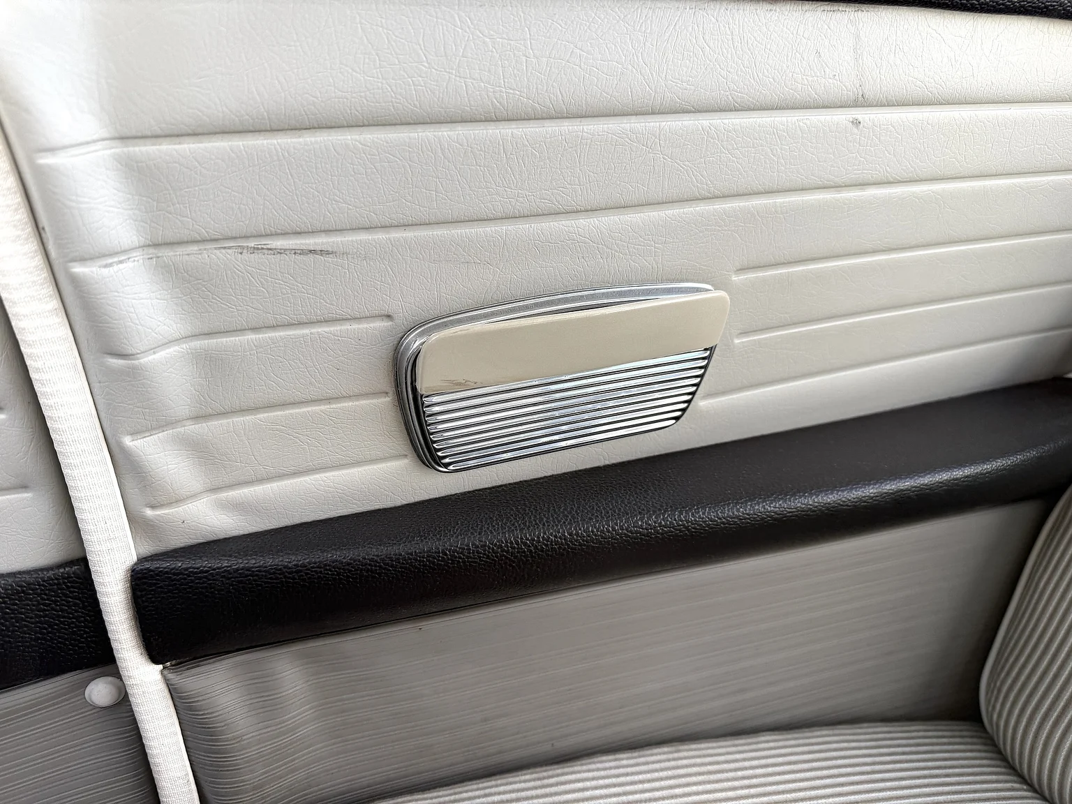 Innenraumfoto von 1965 Volkswagen 1500 Limousine 311 Notchback (47)