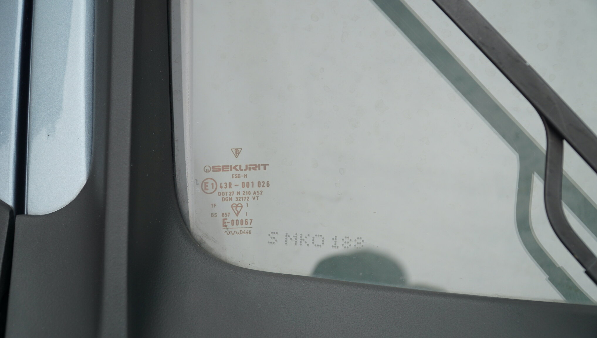 Exterior image of 1983 Porsche 928S (30)