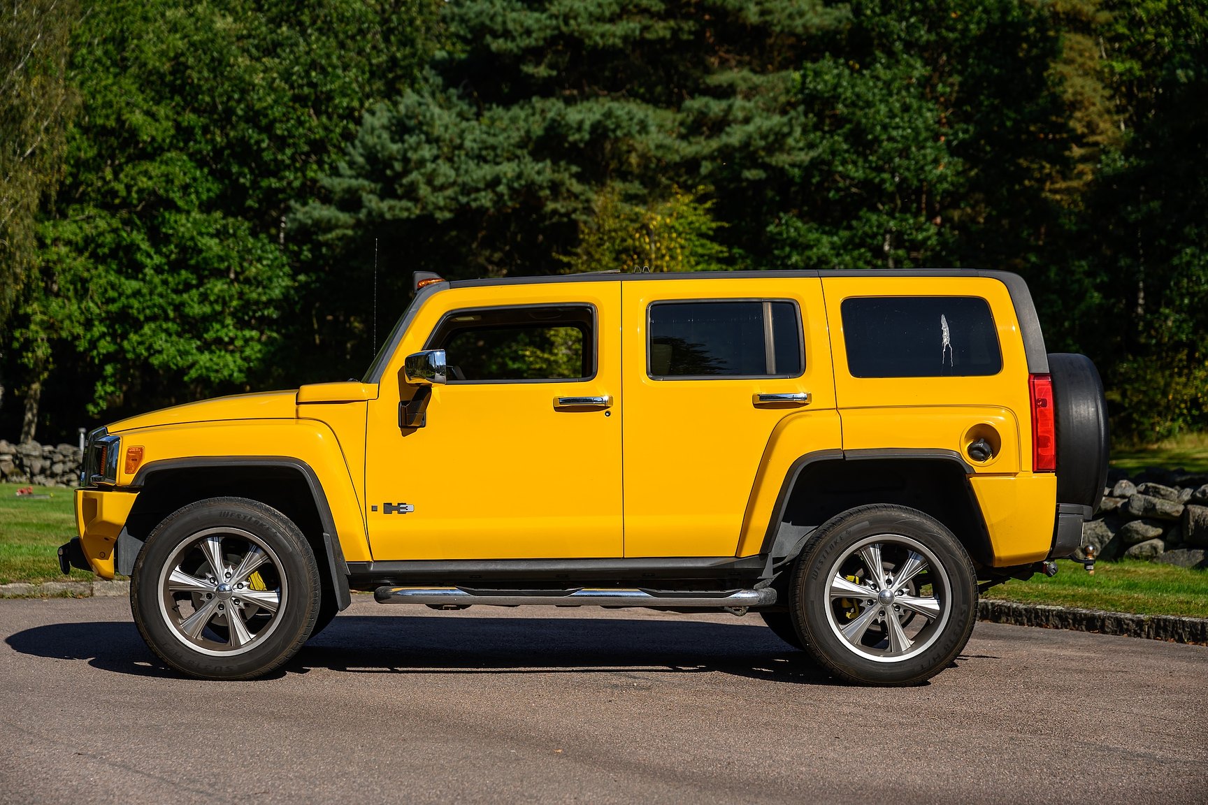 Exterior image of 2006 Hummer H3