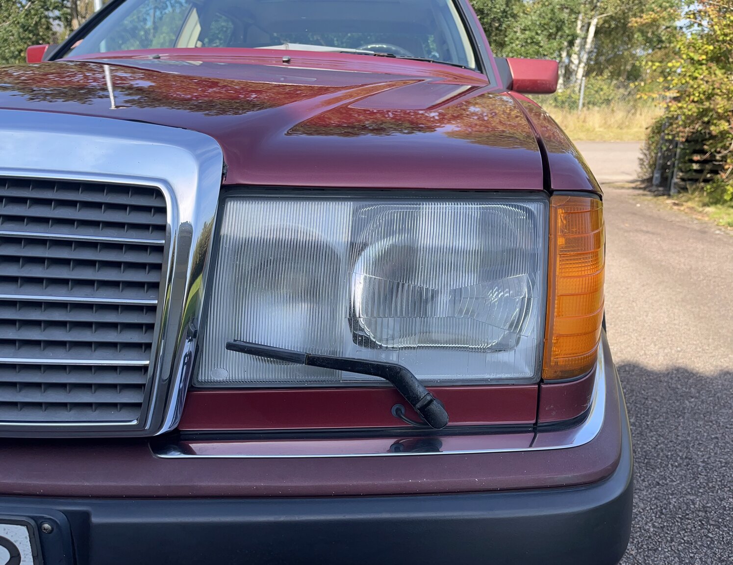Exterior image of 1990 Mercedes-Benz 230 E