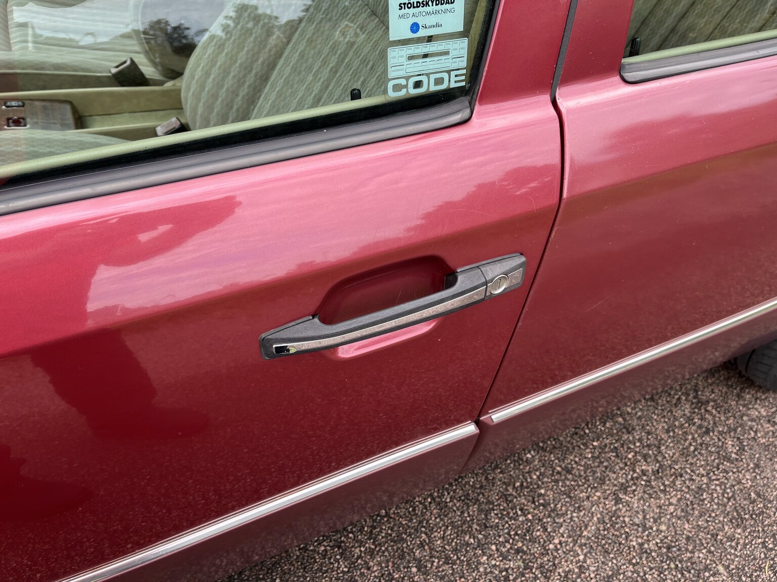 Exterior image of 1990 Mercedes-Benz 230 E