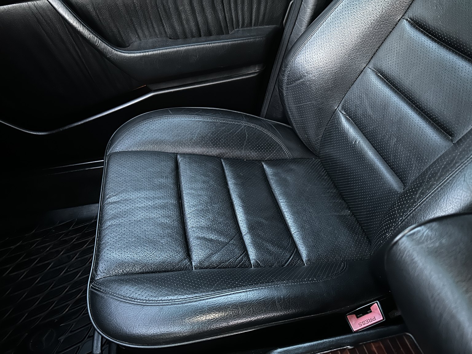 Interior image of 1996 MERCEDES-BENZ E 320 T