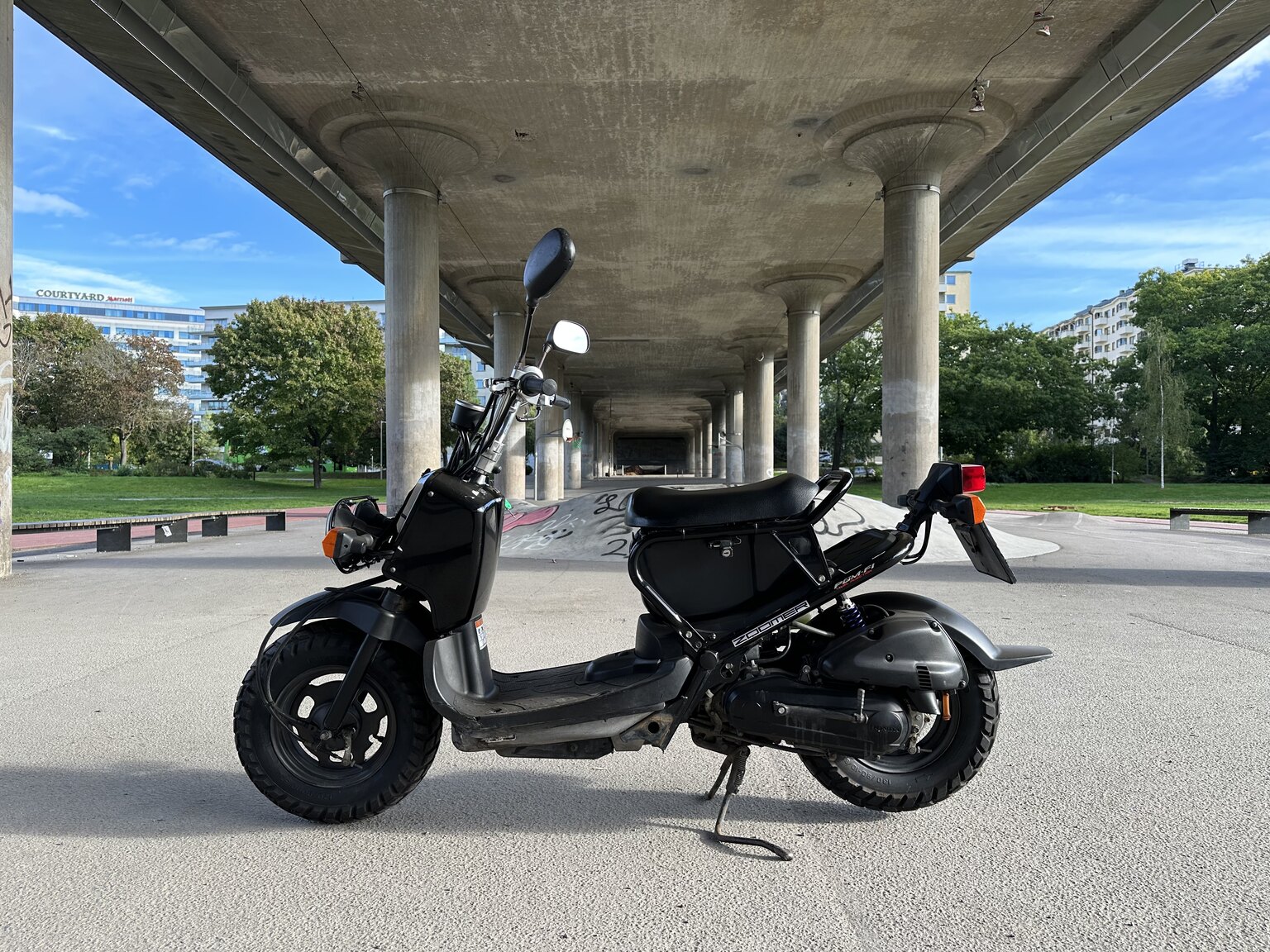 Exteriörbild på 2010 Honda NPS 50 Zoomer