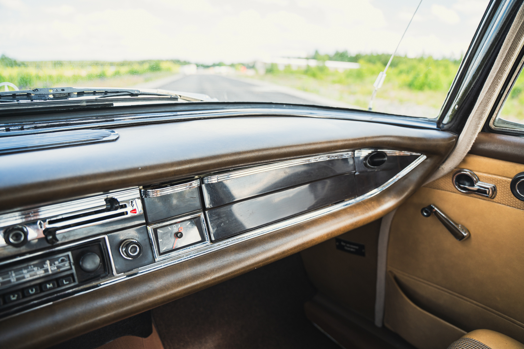Innenraumfoto von 1966 Mercedes-Benz 200 D "Heckflosse"